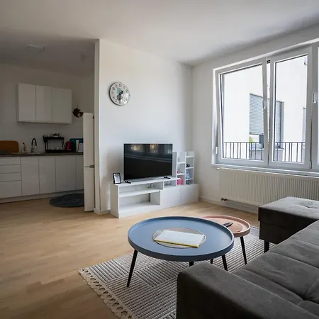 Hug And Fly Apartment