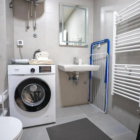 Hug And Fly سراييفو