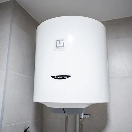 Hug And Fly سراييفو