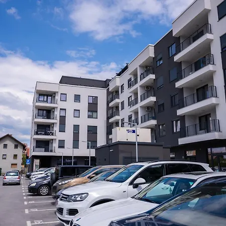 Hug And Fly 塞拉耶佛